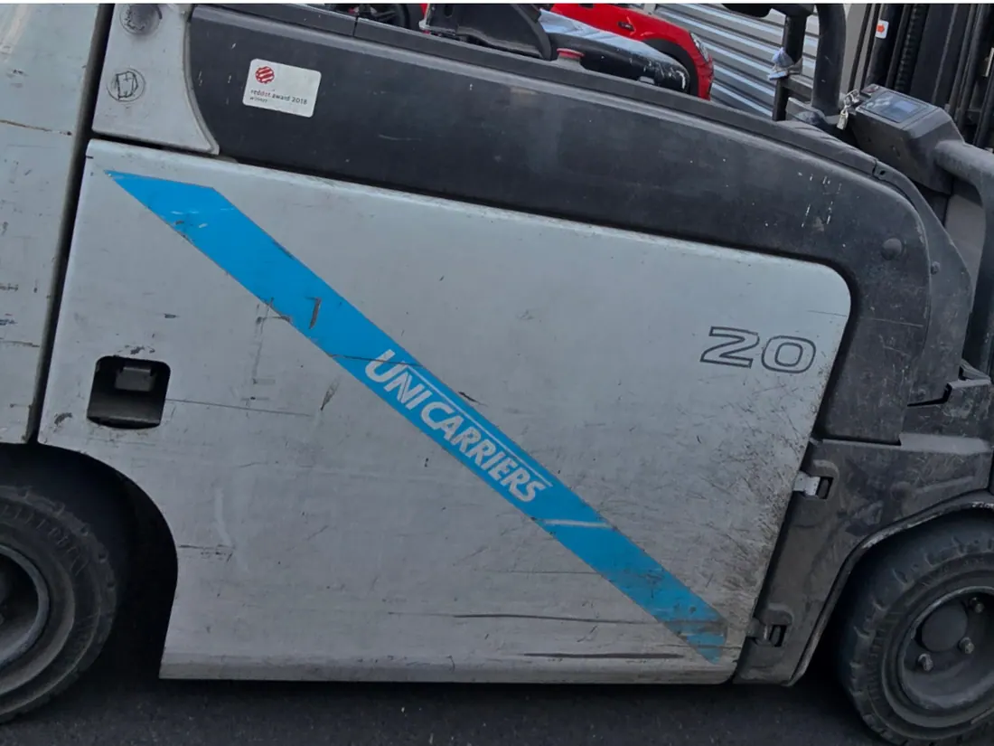 Engin de chantier encrassé avant nettoyage