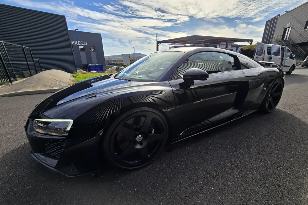 Carrosserie noire après lustrage complet