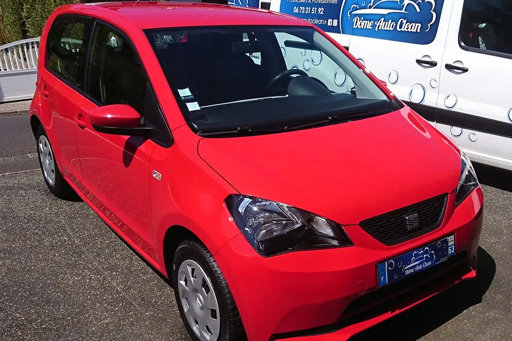 Seat Mii rouge après un lavage Titanium