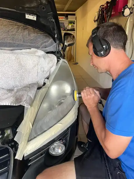 Lavage auto à domicile en cours d'intervention