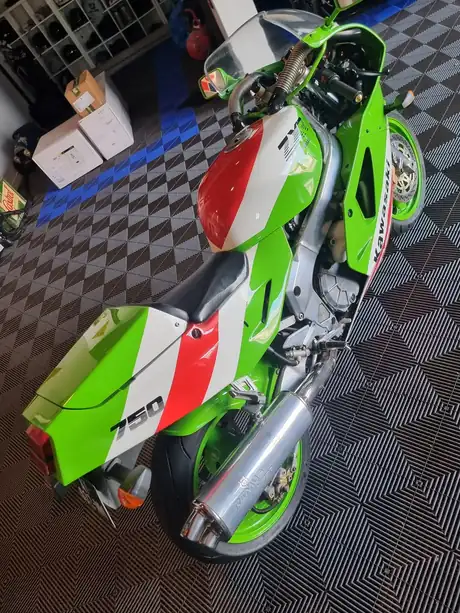 Moto nettoyée à domicile par Dôme Auto Clean