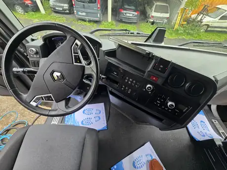 Engin de chantier nettoyé sur place par Dôme Auto Clean