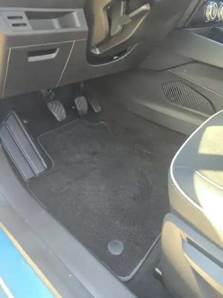 Voiture nettoyée à domicile par Dôme Auto Clean dans le Puy-de-Dôme