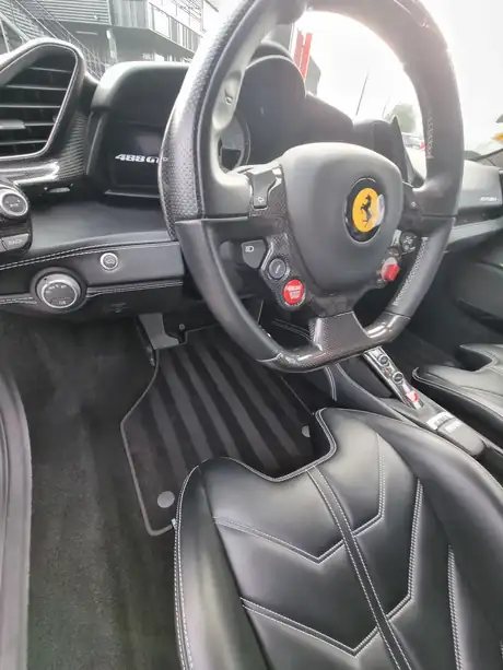 Voiture nettoyée à domicile par Dôme Auto Clean dans le Puy-de-Dôme